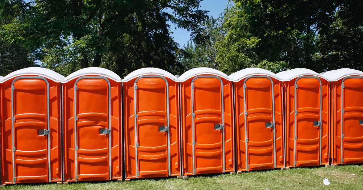 How to schedule weekly porta potty service for a job site in Bangor ME?