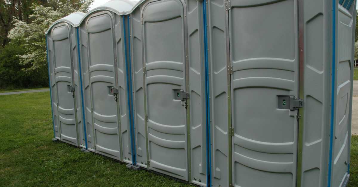 What types of porta potty rentals are available in Bangor?